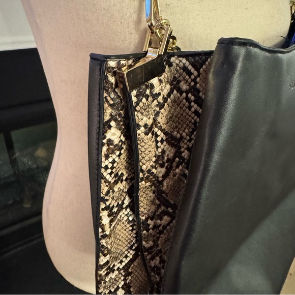 🖤 Adrienne Vittadini Black Faux Leather & Snakeskin Chain Tote - Picture 3 of 8